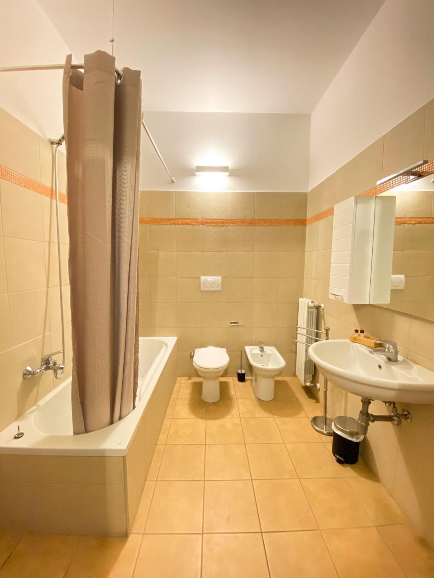 Appartement La Ringhiera Fiorita - 101 - 1 Min Centro Storico à Monza Extérieur photo